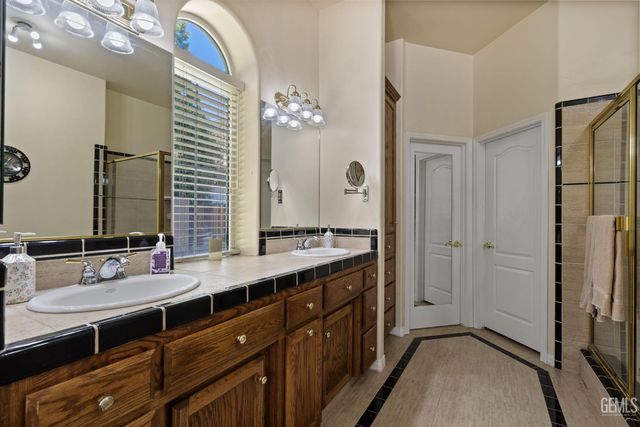 10415 Camino Media, Bakersfield, CA 93311