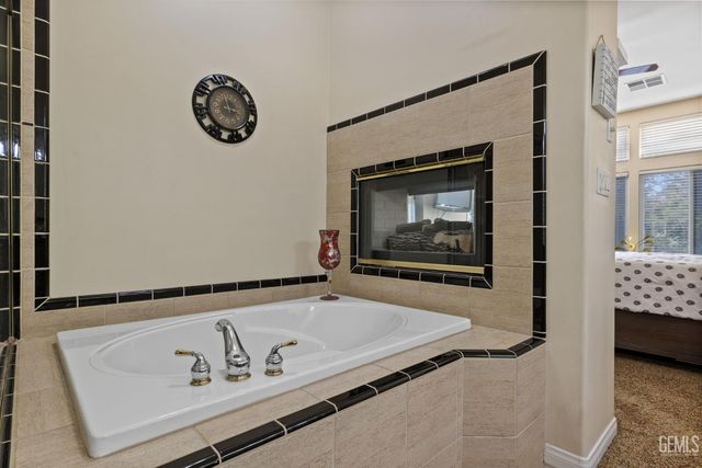 10415 Camino Media, Bakersfield, CA 93311