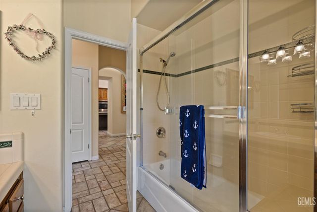 10415 Camino Media, Bakersfield, CA 93311