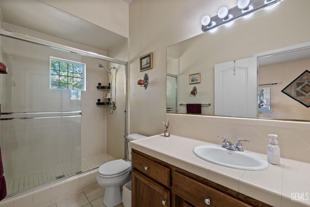 10415 Camino Media, Bakersfield, CA 93311