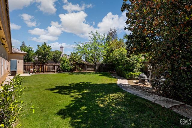 10415 Camino Media, Bakersfield, CA 93311