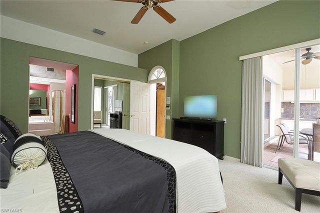 5901 Ashford LN, Naples, FL 34110