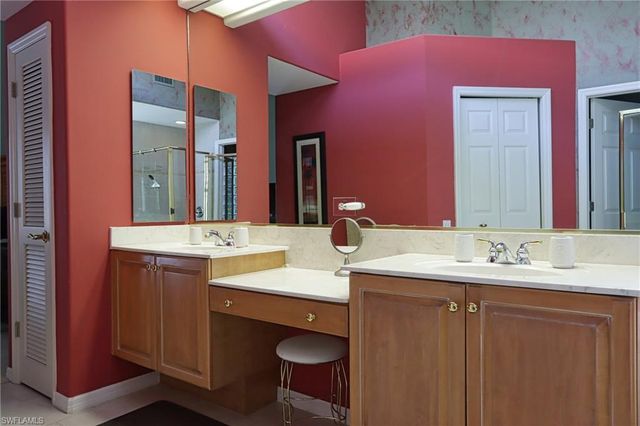 5901 Ashford LN, Naples, FL 34110