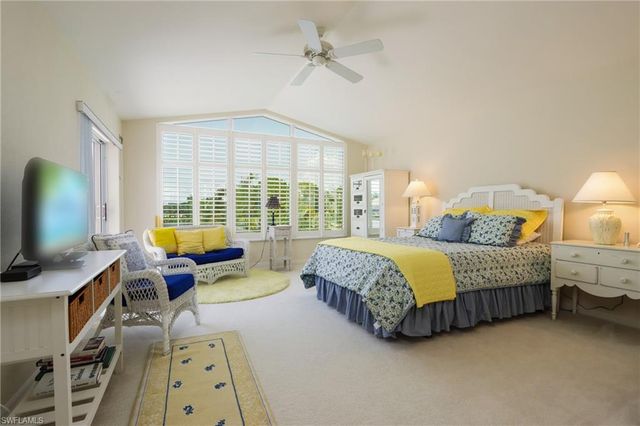 5901 Ashford LN, Naples, FL 34110