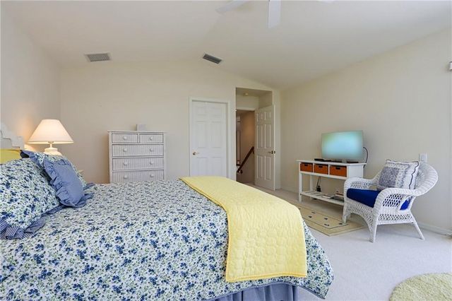 5901 Ashford LN, Naples, FL 34110
