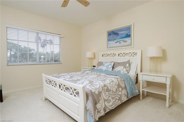 5901 Ashford LN, Naples, FL 34110