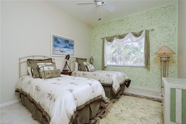 5901 Ashford LN, Naples, FL 34110