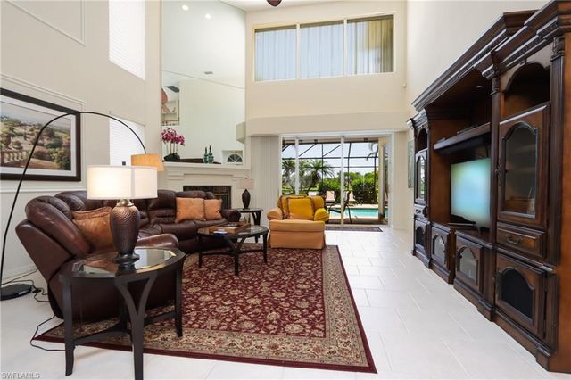 5901 Ashford LN, Naples, FL 34110