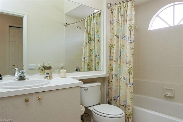 5901 Ashford LN, Naples, FL 34110