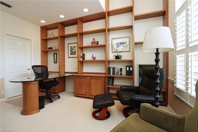 5901 Ashford LN, Naples, FL 34110