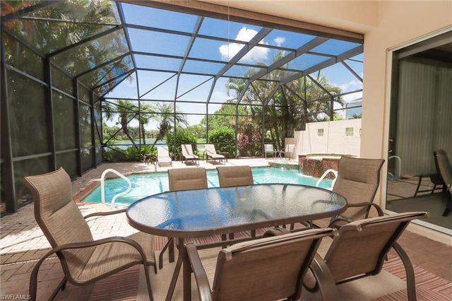 5901 Ashford LN, Naples, FL 34110
