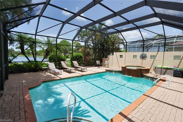 5901 Ashford LN, Naples, FL 34110