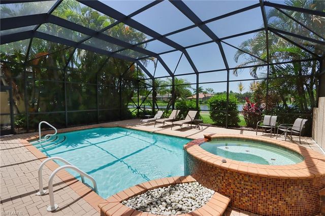 5901 Ashford LN, Naples, FL 34110