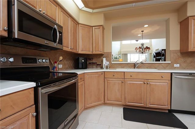 5901 Ashford LN, Naples, FL 34110