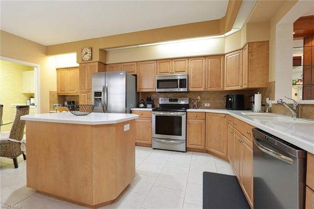 5901 Ashford LN, Naples, FL 34110