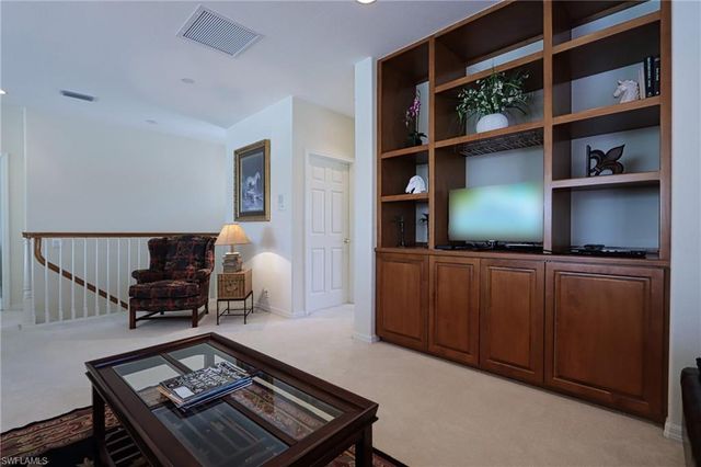 5901 Ashford LN, Naples, FL 34110