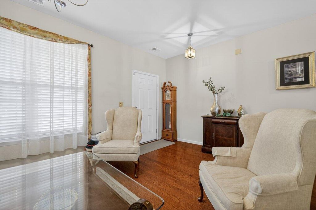 Image 14 of property listing at 7580 High Maple Circle, North Charleston, SC 29418