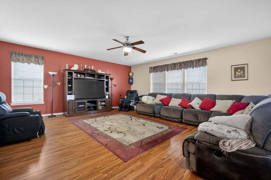 Image 18 of property listing at 7580 High Maple Circle, North Charleston, SC 29418