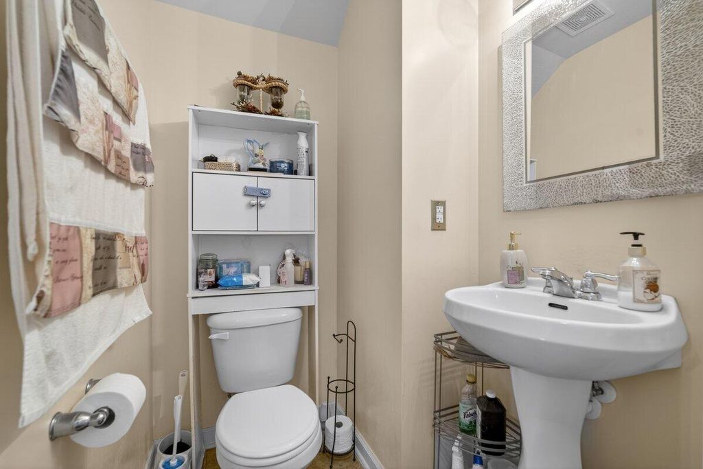 Image 35 of property listing at 7580 High Maple Circle, North Charleston, SC 29418