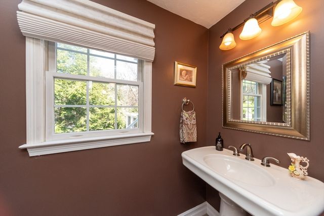 11 Patriot Dr, Northborough, MA 01532