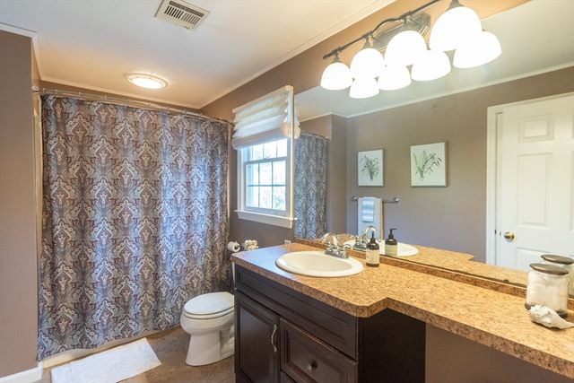 11 Patriot Dr, Northborough, MA 01532