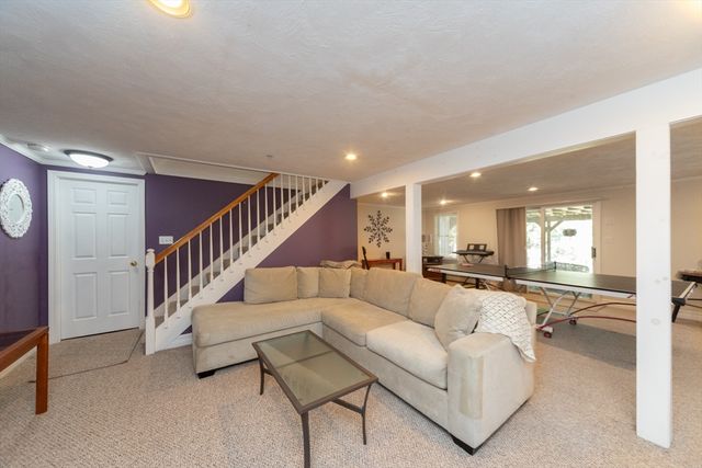 11 Patriot Dr, Northborough, MA 01532