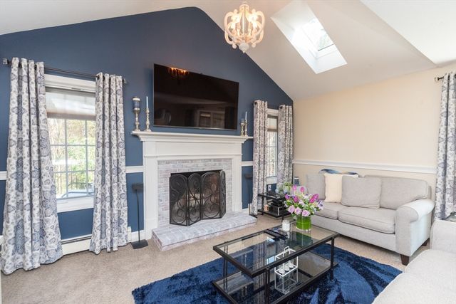 11 Patriot Dr, Northborough, MA 01532