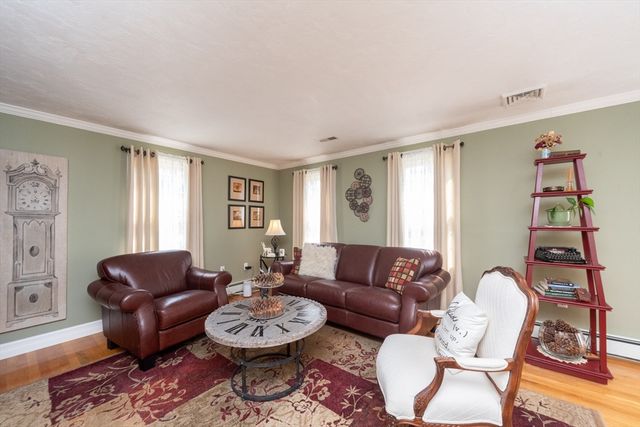 11 Patriot Dr, Northborough, MA 01532