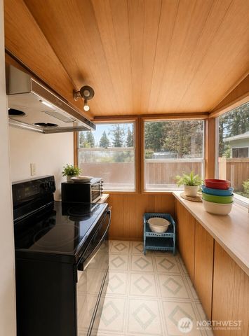 11545 N Park Avenue N, Seattle, WA 98133