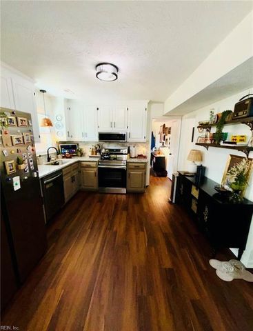 14305 Penrith LN, Newport News, VA 23602