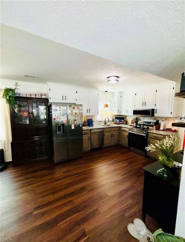 14305 Penrith LN, Newport News, VA 23602