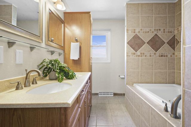 1460 Donald Drive, Sun Prairie, WI 53590