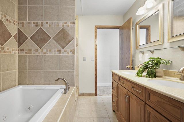 1460 Donald Drive, Sun Prairie, WI 53590