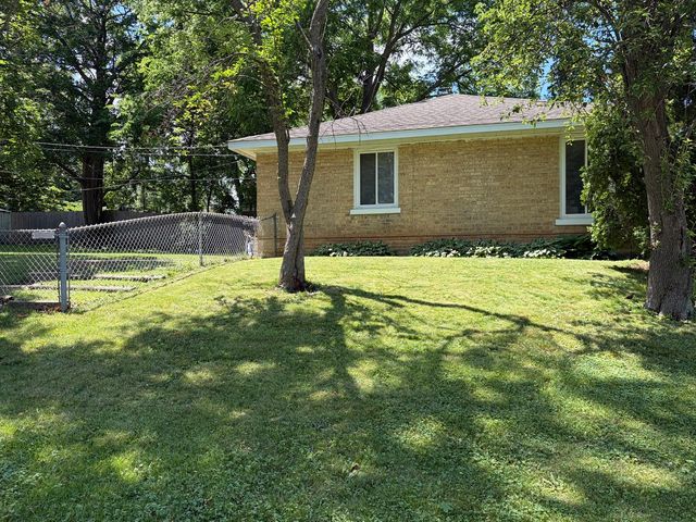 649 E Rockland Road, Libertyville, IL 60048