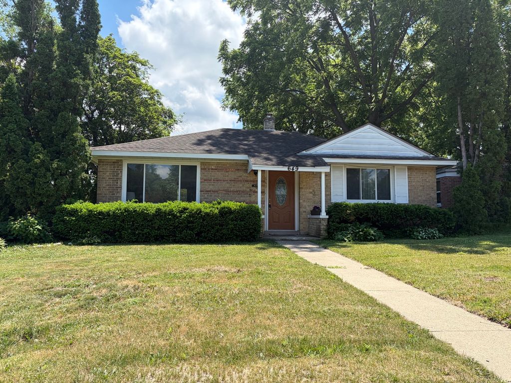 649 E Rockland Road, Libertyville, IL 60048