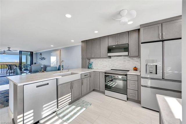 4253 Bay Beach LN # E7, Fort Myers Beach, FL 33931