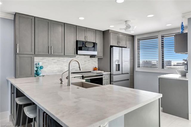 4253 Bay Beach LN # E7, Fort Myers Beach, FL 33931