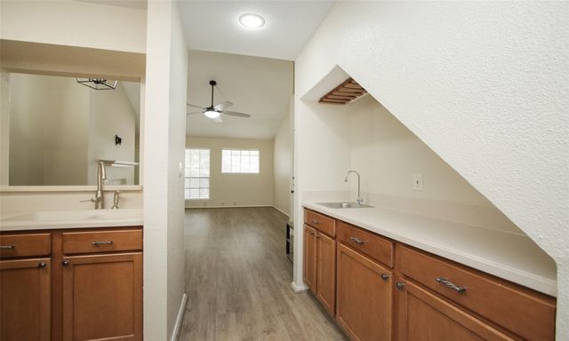 4900 Floyd Street 11, Houston, TX 77007