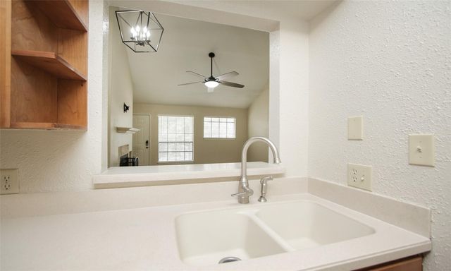 4900 Floyd Street 11, Houston, TX 77007