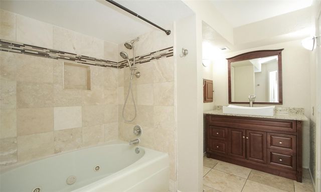 4900 Floyd Street 11, Houston, TX 77007