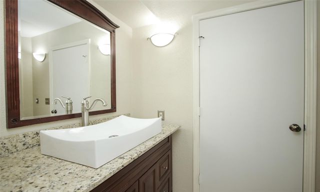 4900 Floyd Street 11, Houston, TX 77007