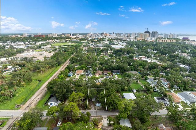 1468 19TH STREET, Sarasota, FL 34234
