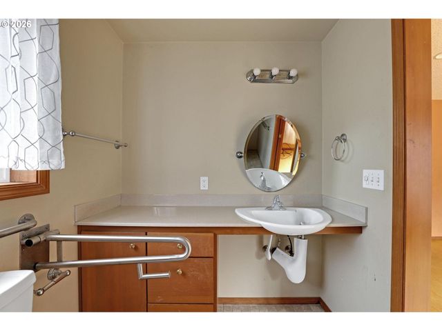 6929 Ne 15TH Ave, Portland, OR 97211