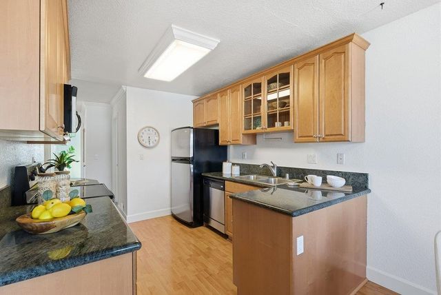 565 W Latimer Avenue, Campbell, CA 95008