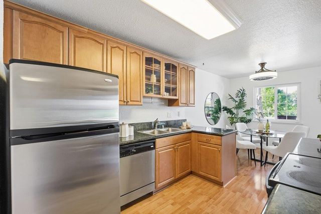 565 W Latimer Avenue, Campbell, CA 95008