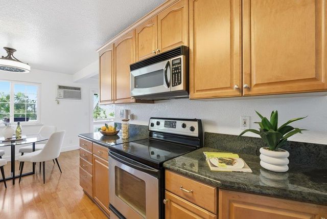 565 W Latimer Avenue, Campbell, CA 95008