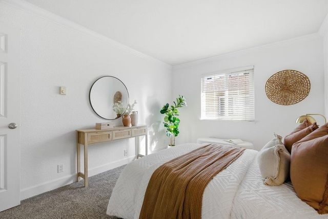 565 W Latimer Avenue, Campbell, CA 95008