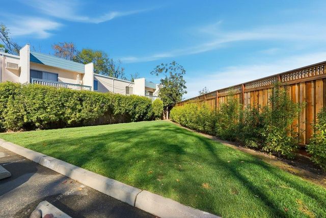 565 W Latimer Avenue, Campbell, CA 95008