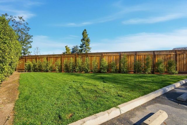 565 W Latimer Avenue, Campbell, CA 95008