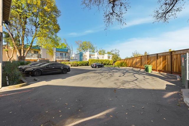 565 W Latimer Avenue, Campbell, CA 95008